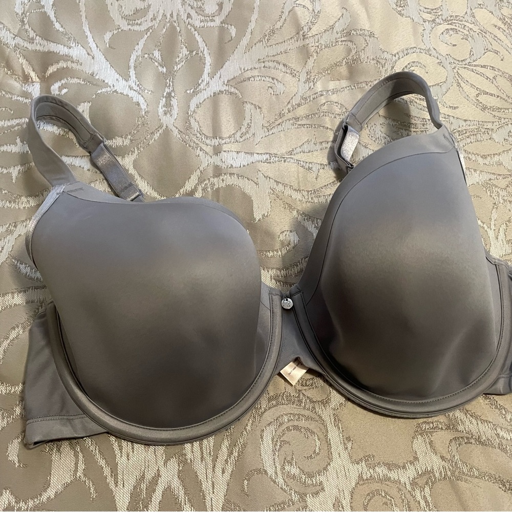 3 for $20👛👜👝Cacique gray satin trim plunging bra 40 DD
